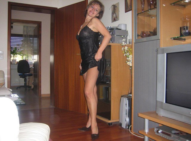 Hot 36-year old cougar on @city wants a young, horny guy
